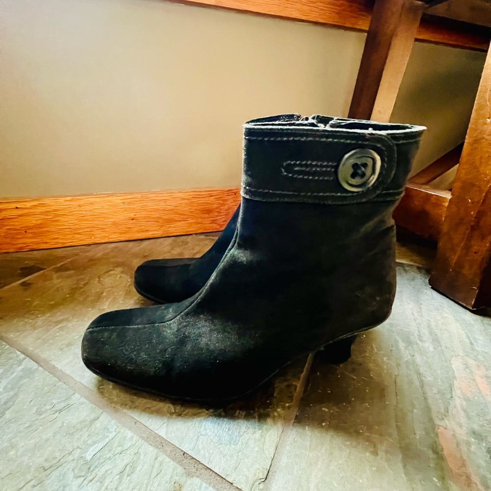 Women's black suede waterproof boots size 10